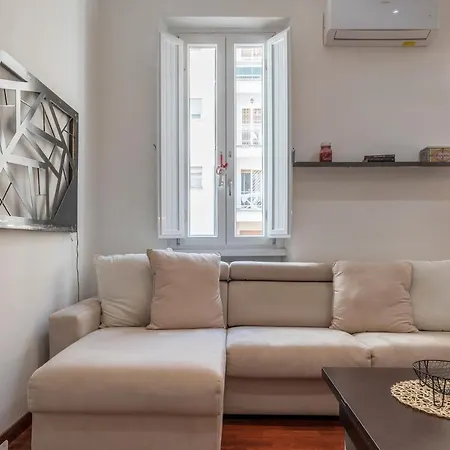 San Giovanni Stylish Flat Rom
